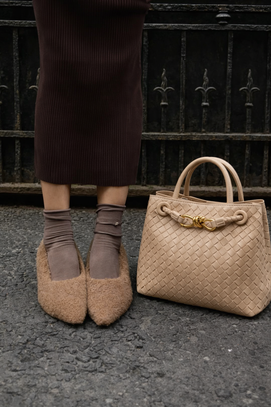 L'Essenza dell'Intreccio: Perché la Nuova Iconica Bag è il Must-Have di Stagione