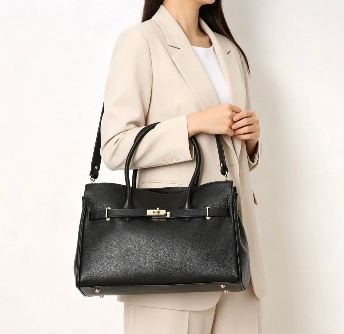 Classy Borsa Tote in Pelle Martellata con Dettagli Dorati