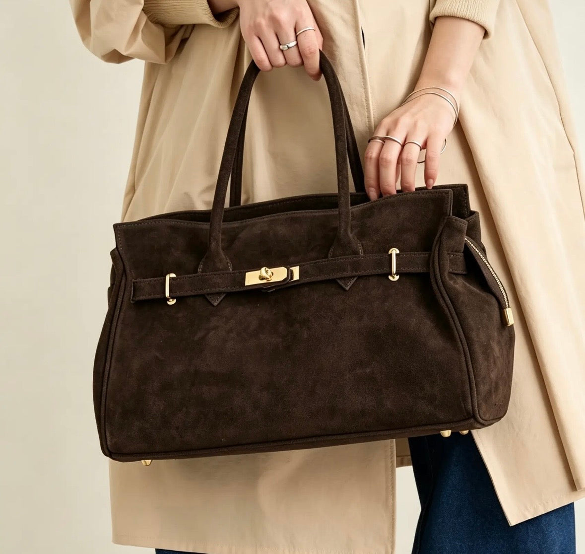 Classy Borsa Tote in Pelle scamosciata con Dettagli Dorati