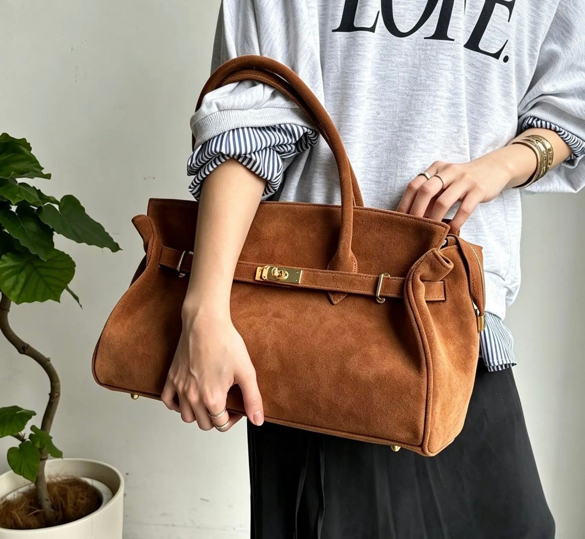 Classy Borsa Tote in Pelle scamosciata con Dettagli Dorati