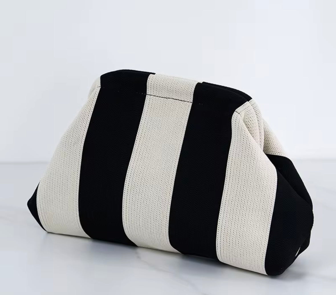 SUMMER CLUTCH
