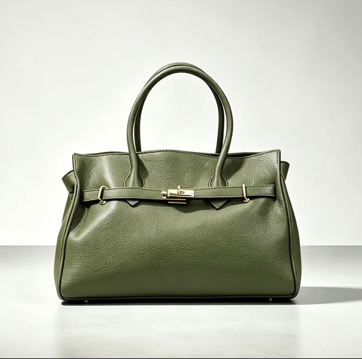 Classy Borsa Tote in Pelle Martellata con Dettagli Dorati