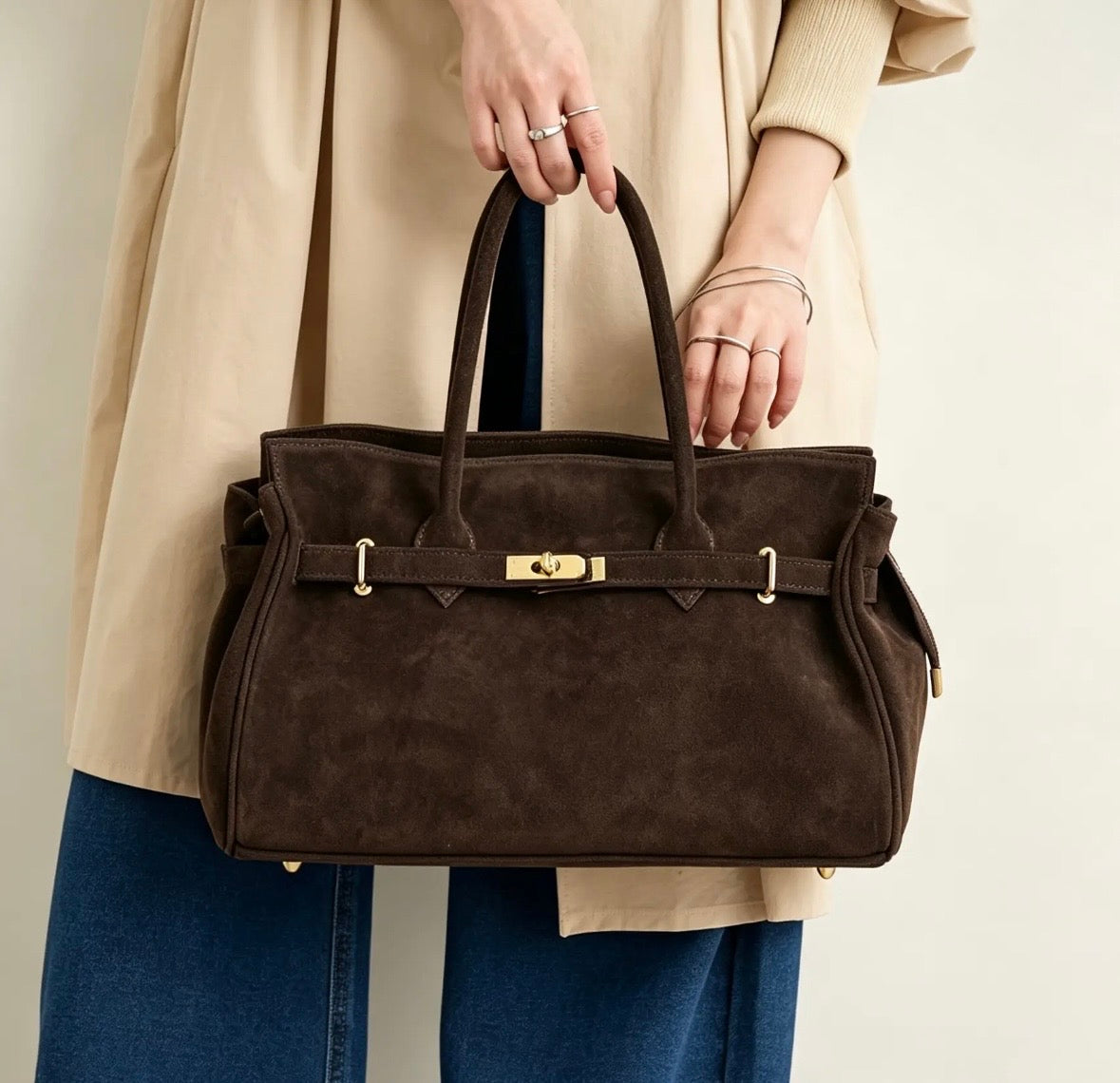 Classy Borsa Tote in Pelle scamosciata con Dettagli Dorati