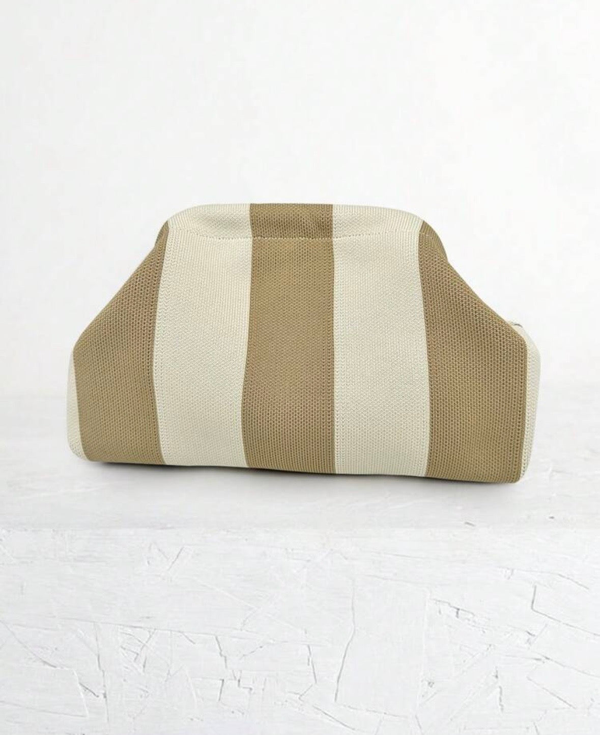 SUMMER CLUTCH