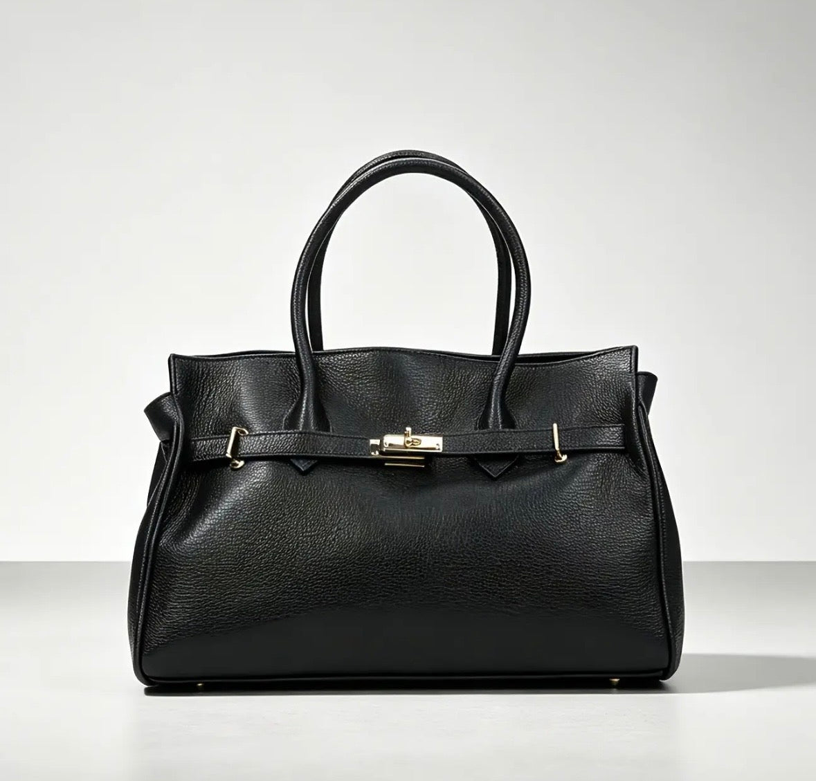 Classy Borsa Tote in Pelle Martellata con Dettagli Dorati