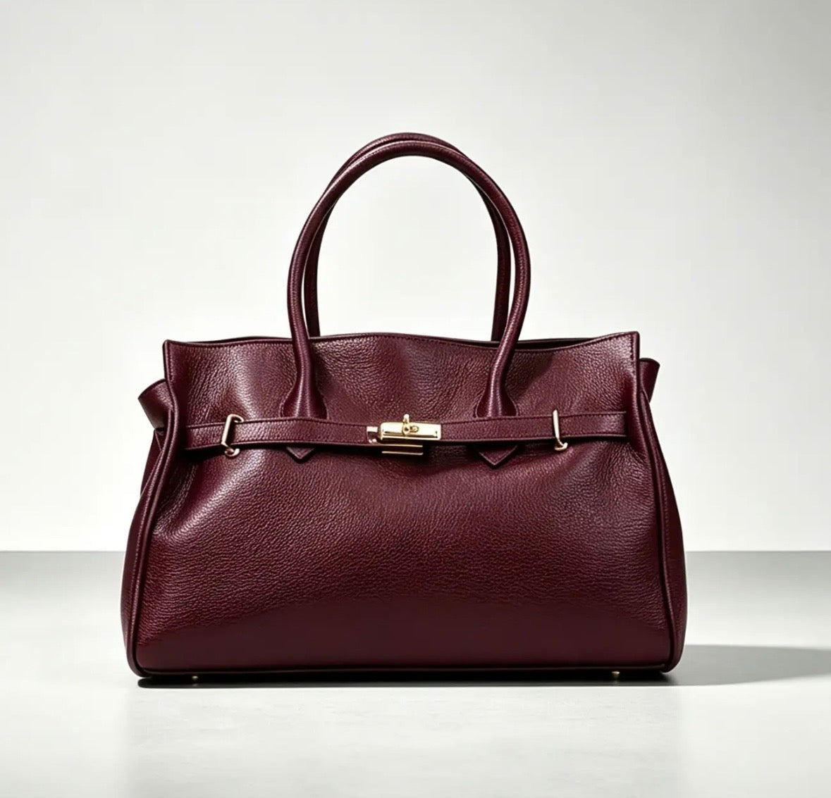 Classy Borsa Tote in Pelle Martellata con Dettagli Dorati